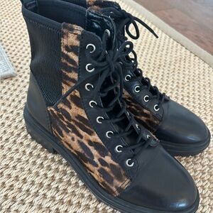 Vince Camuto size 8  boot
